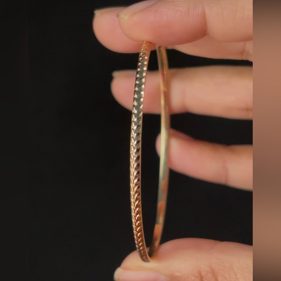 yearly co Jewelry - YEARLY CO 14K PATTERNED ENGRAVED BANGLE 7”